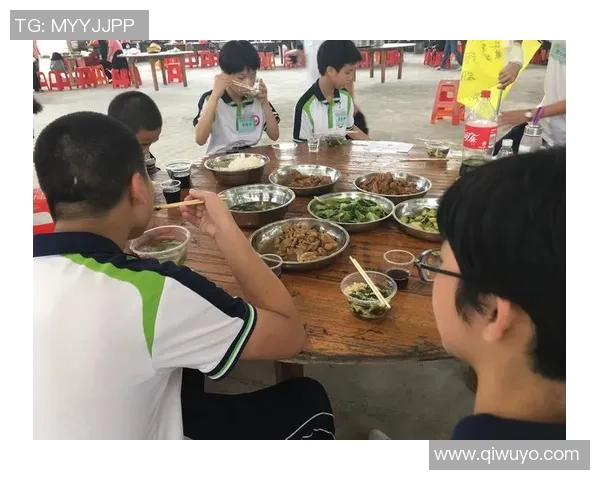 马上踢足球享受运动乐趣提升团队协作能力释放压力与激情